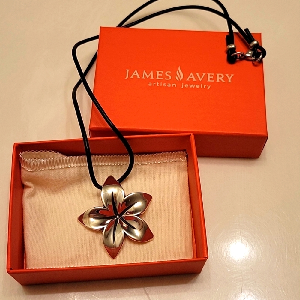 RETIRED***RARE FIND*** James Avery Star Flower Pendant